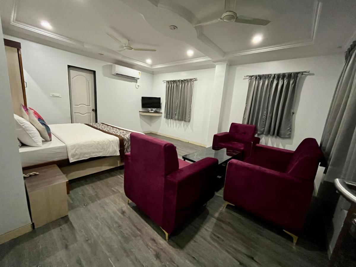 Hotel Jeet Paradise Phaltan Екстер'єр фото
