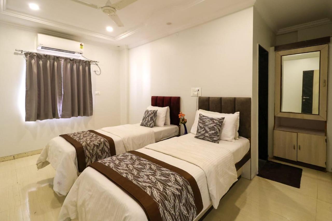 Hotel Jeet Paradise Phaltan Екстер'єр фото