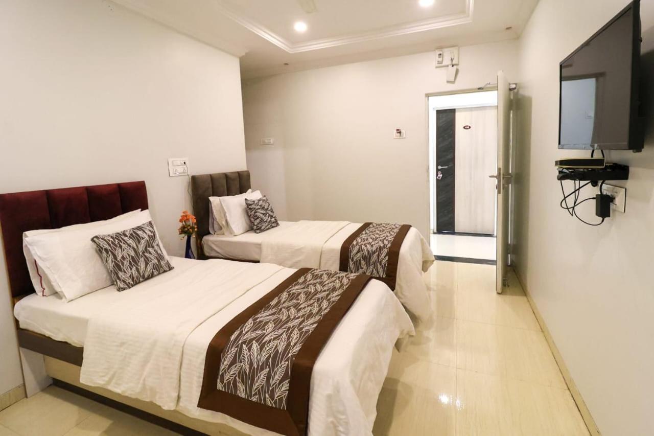 Hotel Jeet Paradise Phaltan Екстер'єр фото