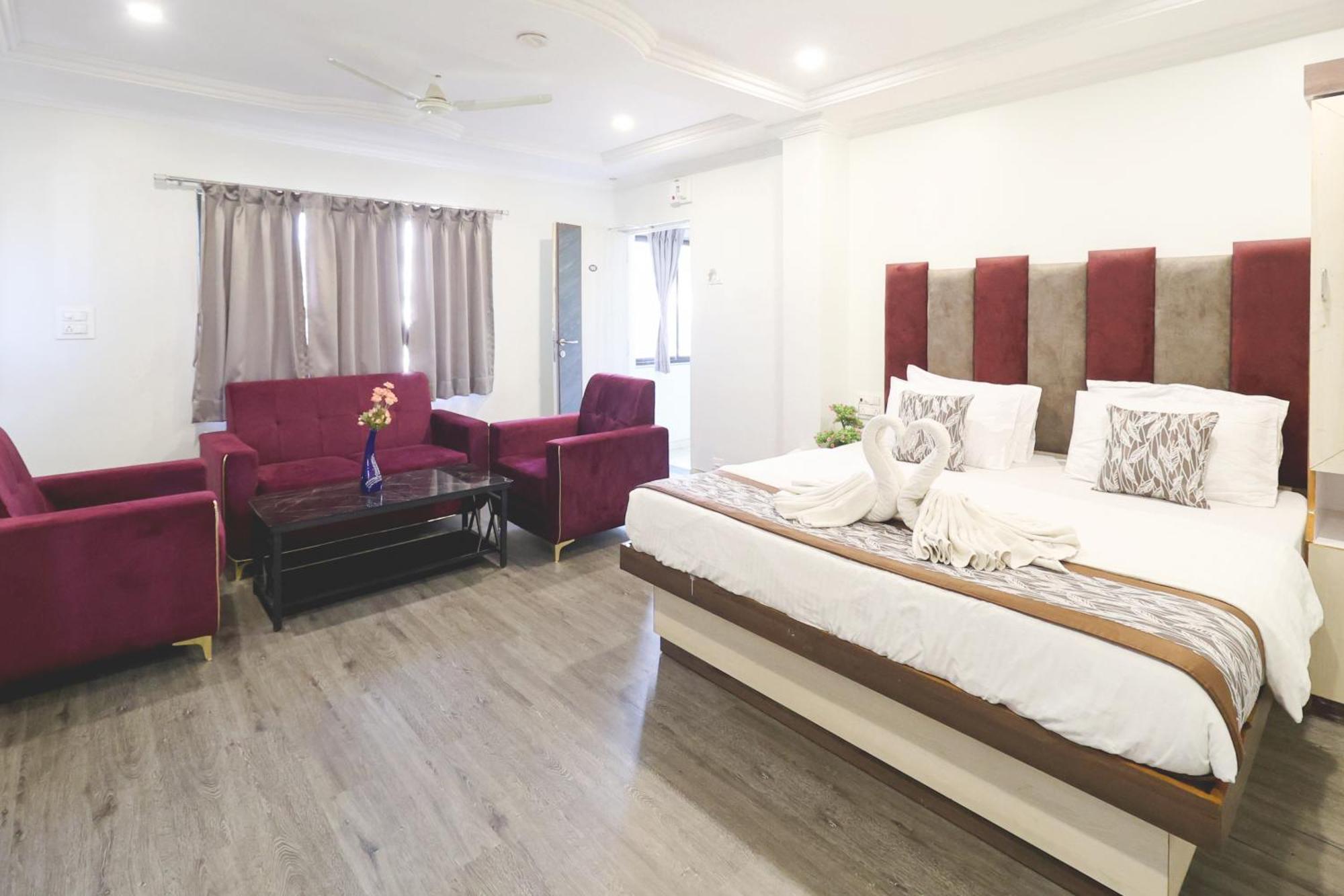 Hotel Jeet Paradise Phaltan Екстер'єр фото