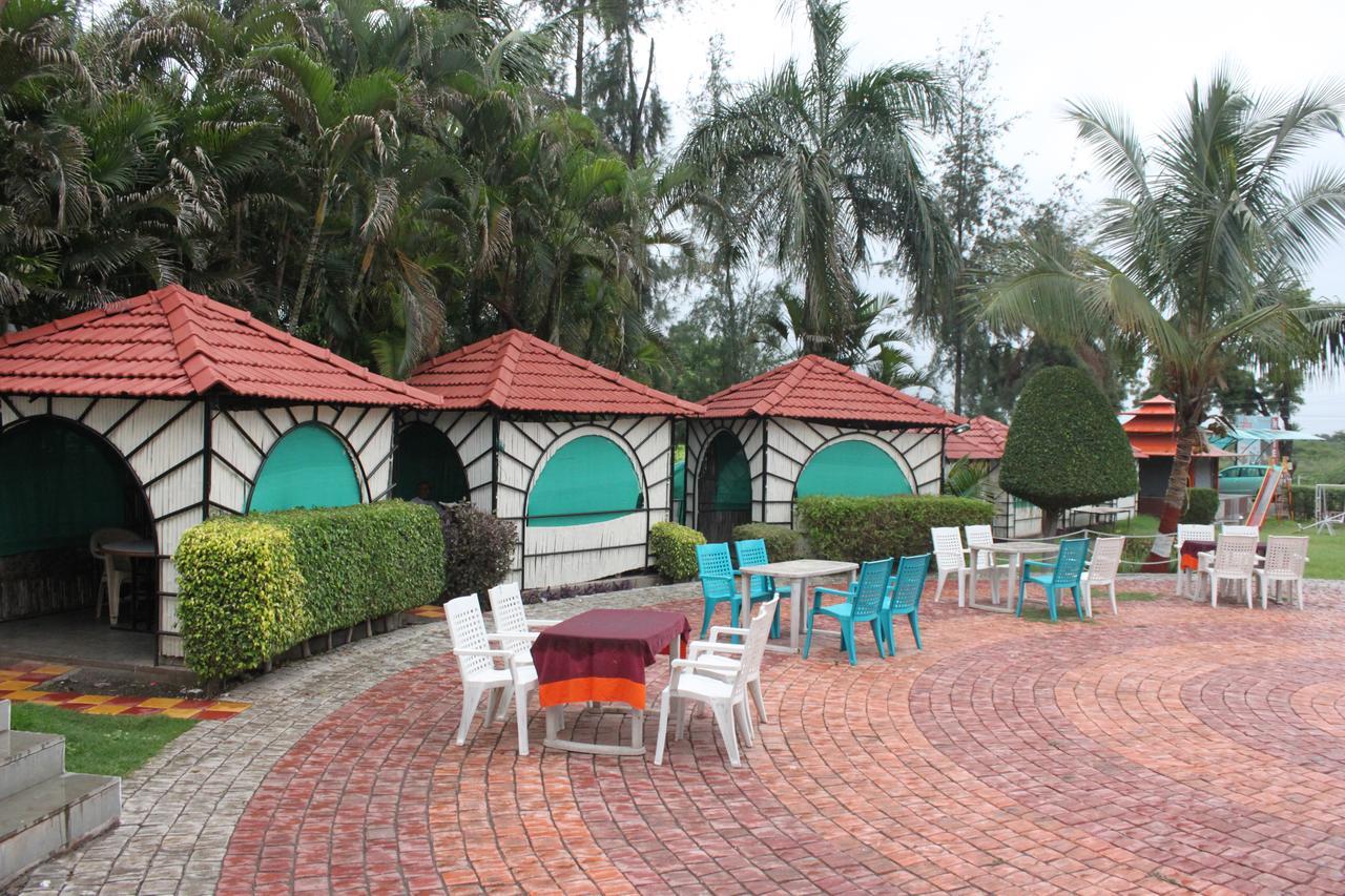 Hotel Jeet Paradise Phaltan Екстер'єр фото